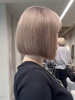 ソル ジングウマエ(SOL JINGUMAE) タッセルボブ切りっぱなしボブミルクティーベージュ外ハネボブ