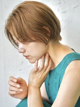 コンティロミー(CONTI ROMMY.) 20代～50代◎ショート☆フェザーショート◎ホワイトブロンド