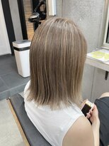 レイドバック(LAID BACK)&nbsp;ベージュ☆ハイライトカラー☆外ハネスタイル