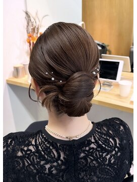 参列にオススメ！シンプルシニヨンヘア