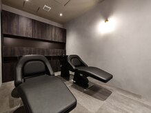 MEN'S SOURCE 枚方【メンズ ソース ヒラカタ】の雰囲気（フルフラットのシャンプー台でリラックス◎〈メンズサロン〉）
