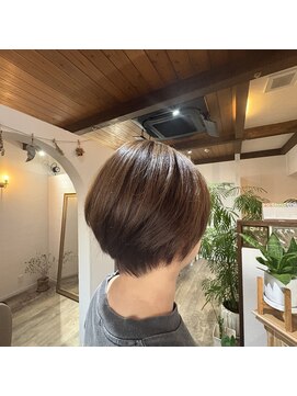 ベルトヮ(Belle toi) 【白髪染めに疲れた方へ】自然に始める脱白髪染めショート