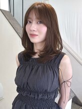 シロコウベ(shiro.kobe) 大人ロングレイヤー/透明感ベージュカラー/ハッシュカット