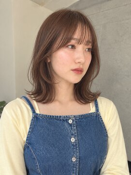 ベル 新宿(Belle) 顔まわりで垢抜ける、ふんわりミディアム/レイヤーカット