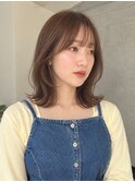 顔まわりで垢抜ける、ふんわりミディアム/レイヤーカット