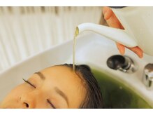 ヤマノ サロン オブ ビューティー(YAMANO Salon of Beauty)の雰囲気（緑茶のかけ流しでは、嫌な頭皮のニオイをリセット！癒されます♪）