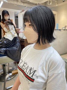 テトラ バイ ネオリーブ 横浜西口店(tetra by neolive) 横浜★韓国風切りっぱなしボブダークブルー