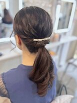 アトリエビューティーアミュ(atelier beauty AmU) 結婚式 二次会 お呼ばれ ポニーテール×ビジューピン