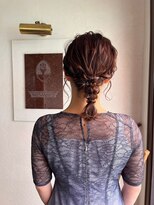 美容室 メザミー MESAMIES ローポニーテールヘアアレンジ結婚式お呼ばれフィッシュボーン