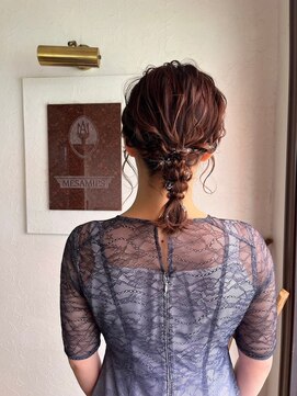 美容室 メザミー MESAMIES ローポニーテールヘアアレンジ結婚式お呼ばれフィッシュボーン