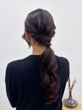 サリーワンフォーワン(Sally 141) シンプルなローポニー