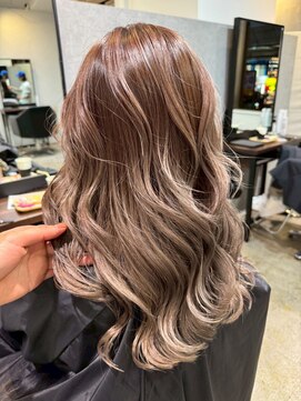 メリー オオサカ(Merly Osaka) milk tea balayage