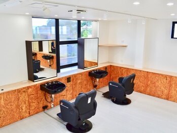 オイアルト(OIALT)の写真/【平日10時～20時迄営業】仕事帰りに寄れるから忙しい方にも◎[メンズカット/メンズパーマ/イケオジカット]