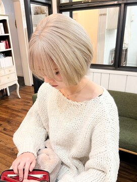 ユラギフロムユイマァル 水島店(YURAGI from YUIMARL) 20代30代ショートボブブロンドミルクティーベージュ岡山ブリーチ