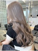 渋谷ブリーチカラー顔周りレイヤーカットミルクティーベージュ