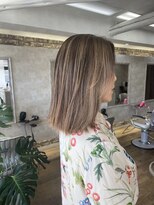 ヘアアンドメイク アリス(hair&make ALICE produce by COLT)&nbsp;ミディアムボブ　ハイライト　イノア　ゴールドベージュ