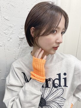 イルウィ(irwi) 【大人かわいい】センターパートショートヘア 透明感カラー