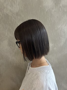 ロビンソン(Robinson) 切りっぱなしボブ/グレージュカラー