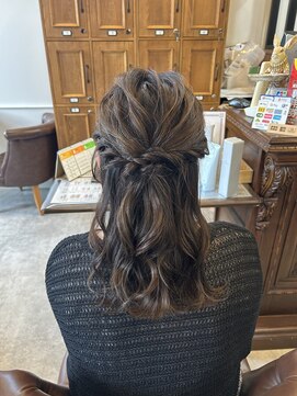 ハグヴィアン(HUG BIEN) お呼ばれハーフアップ