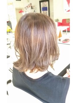 ノーマジーン(Norma jean) モテヘア☆外ハネ×切りっぱなしボブディ!