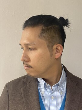 ドルクス 日本橋(Dorcus) イケオジ　刈り上げ大人マンバンヘアー　白髪染め