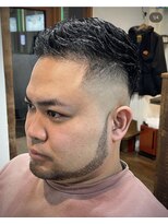 カットアンドリラクゼーション アイリー&nbsp;2ブロックスキンフェードフォワードスタイル