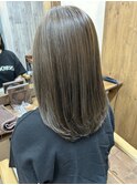 マットベージュで重すぎない印象に