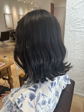 アマレット(Amaretto) 【パープルブラック×ウェーブボブ】