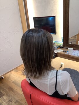 ロータス(LOTUS) バレイヤージュ／外ハネ