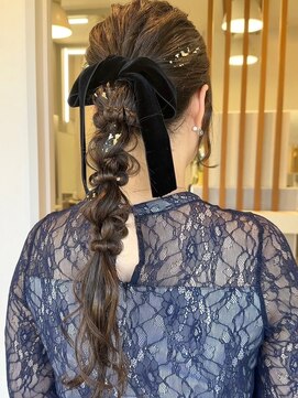 ポジ(poji) アレンジ 艶髪 髪質改善 ヘアセット 編みおろし 顔まわり