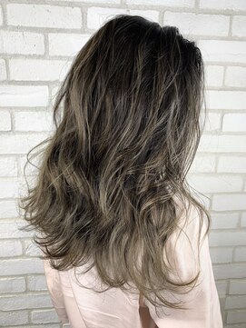 ディーバ 藤沢(D.I.E.V.A) 20代30代40代50代大人ミディアムレイヤーアッシュベージュ