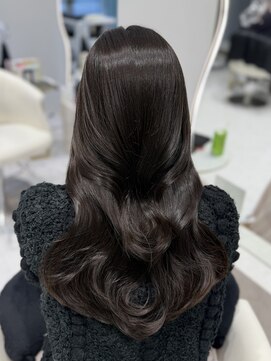 レイヤー×オリーブカラーで大人可愛いヘア♪