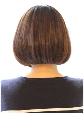 レウナ 外苑前(Reuna) 艶感あるシンプルボブ【外苑前・青山・表参道】