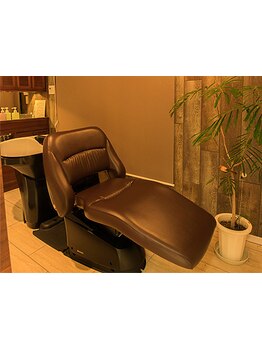 頭皮のクレンジングとマッサージで、髪も心もリラックス♪半個室のリラックスヘッドスパで癒しの一時を…＊