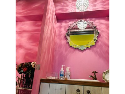 トイレは実はピンクなんです♪