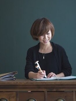 「歴20年以上女性オーナー」の「完全マンツーマンサロン」開放的な室内です。