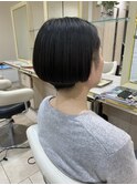 ツーブロックショート前下がり刈り上げ女子大人ハンサムショート