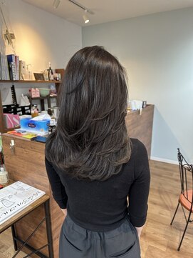 ディープ(Deep) 大人可愛いラベンダーグレーレイヤーカットヘアアレンジ