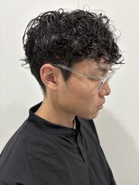 ヒュイル バイ ニアウ(Hwyl by Niau) メンズマッシュパーマスペインカールニュアンスパーマ眉毛