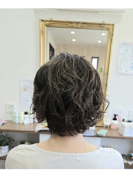 フィカス(Ficus) ふんわりショートパーマスタイル