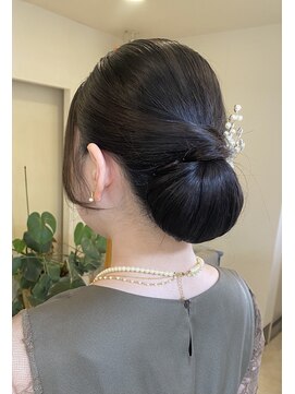 ヘアアンドメイクフリッシュ(HAIR&MAKE FRISCH) タイトシニヨン