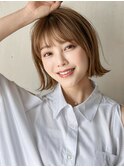 エアリー外ハネベージュカラーボブ