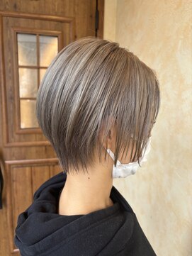 エオバイオー(EOW by oOo) 束感ショートスタイル