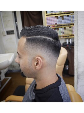 ダンブライズバーバー(DAN BRISE) 7.3スキンフェード