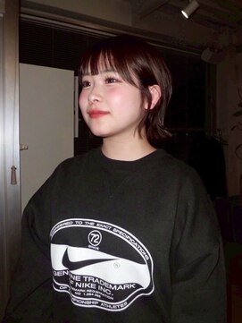 大人可愛い耳かけフレンチガーリー 束感ショート大人ボブ