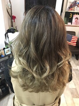 トーク 伊丹本店(TAL'KE) ホワイトアッシュ×グラデーション