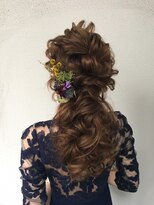 ヘアイズム ブランシュ(hair-ism BLanCHe) 編み込み下めポニー