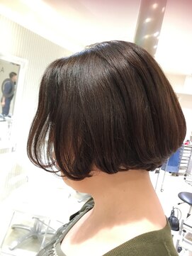 ギンザ ヘアー シロー(Ginza hair CIRO) オイルケアによるうるつやショートボブ