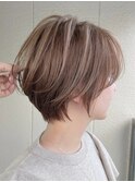 大人ショートカットウェットヘアオリーブベージュデザインカラー