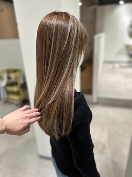 エルピス 大和店(elpis)の写真/【カット+白髪ぼかしハイライト+トリートメント￥20900】白髪の割合に合わせた染め方でベストな染め方を！